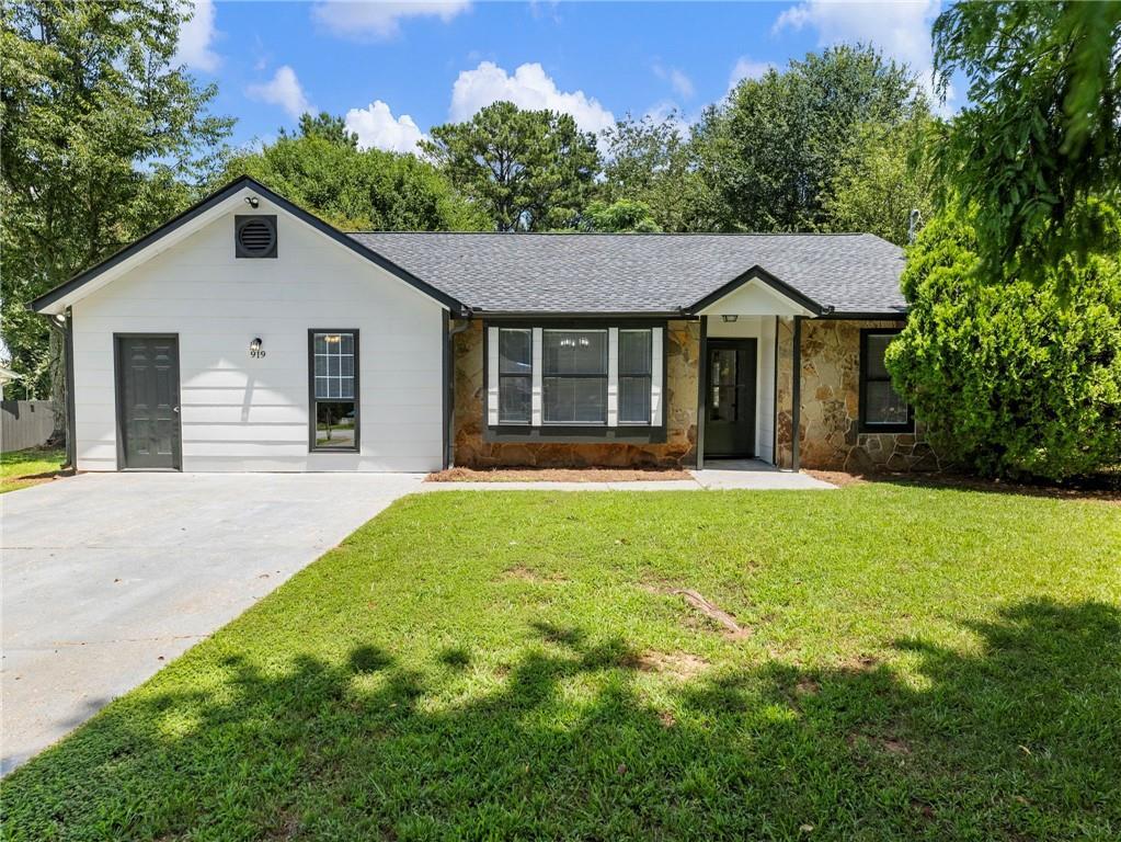 919 Country Oaks Ct., Lawrenceville, GA 30044