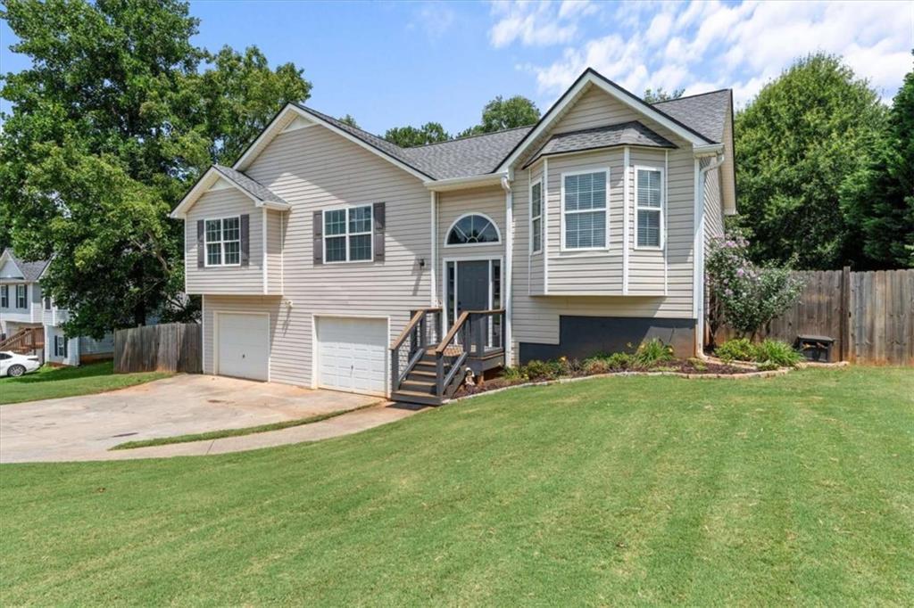 640 Twin Oaks Ln., Dallas, GA 30157