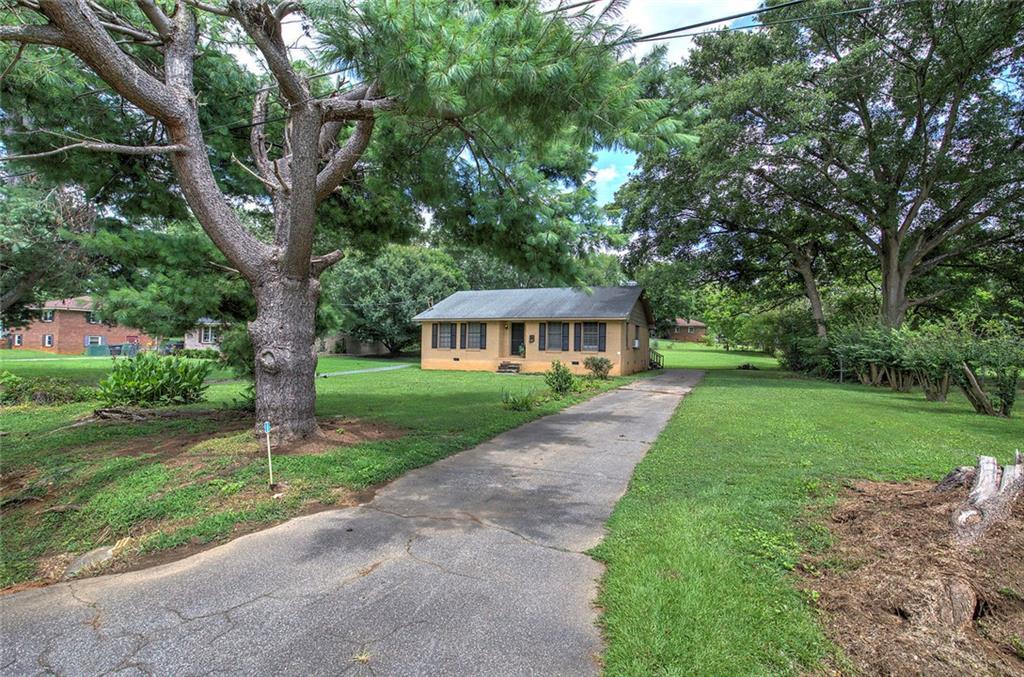 105 Meadow Ln., Cartersville, GA 30120