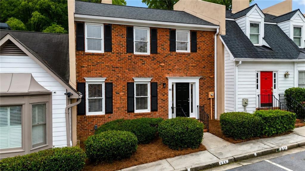 935 Lenox Hill Ct., Atlanta, GA 30324