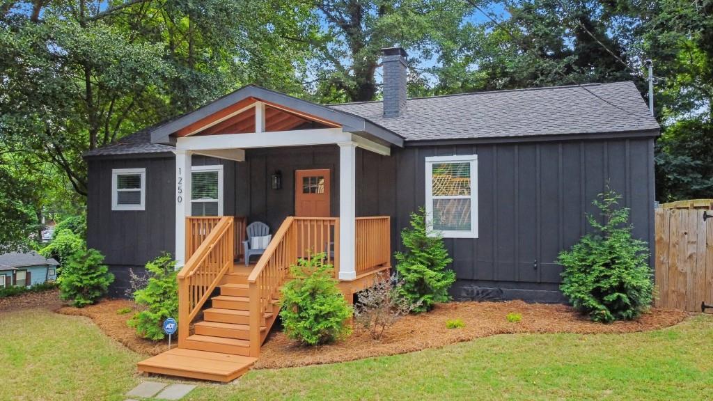 1250 Byewood Ln., Atlanta, GA 30310