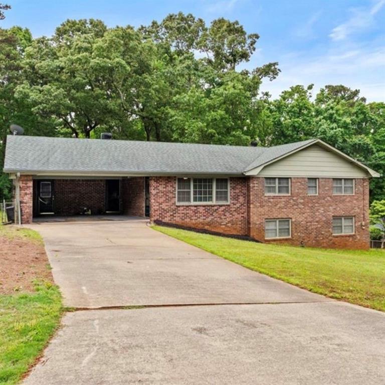 4433 Lake Forest Dr., Oakwood, GA 30566