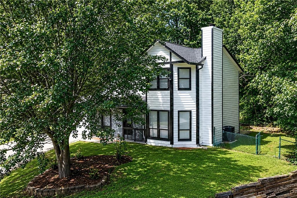 556 Sunfield Dr., Lilburn, GA 30047