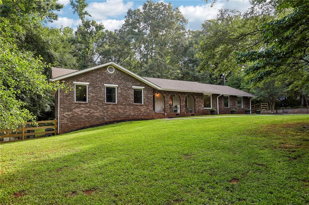497 Crabapple Ln., Peachtree City, GA 30269