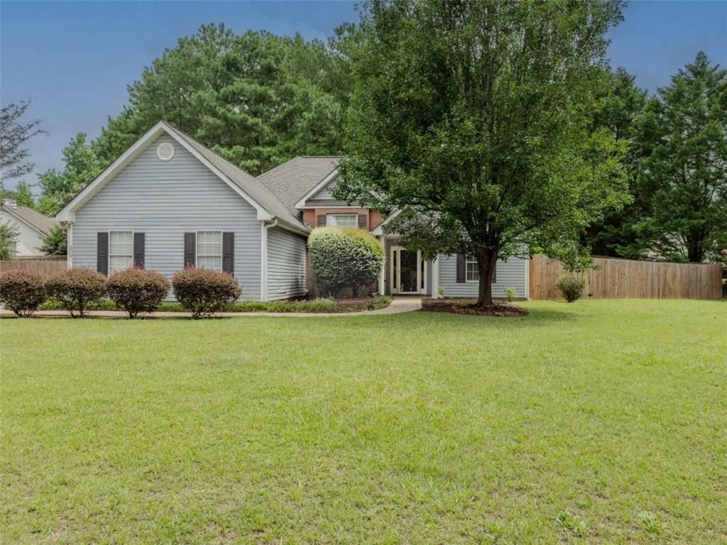 300 Greenleaf Ct., Loganville, GA 30052