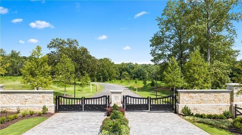 2053 Magnolia Ln., Milton, GA 30004