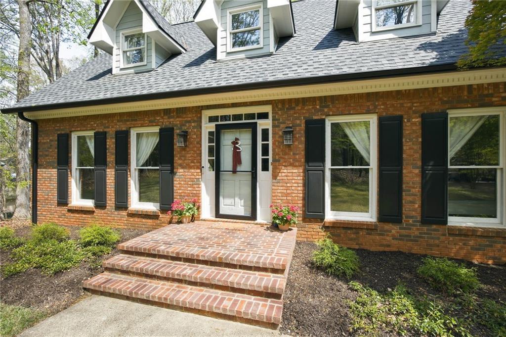 502 Riverview Ct., Woodstock, GA 30188