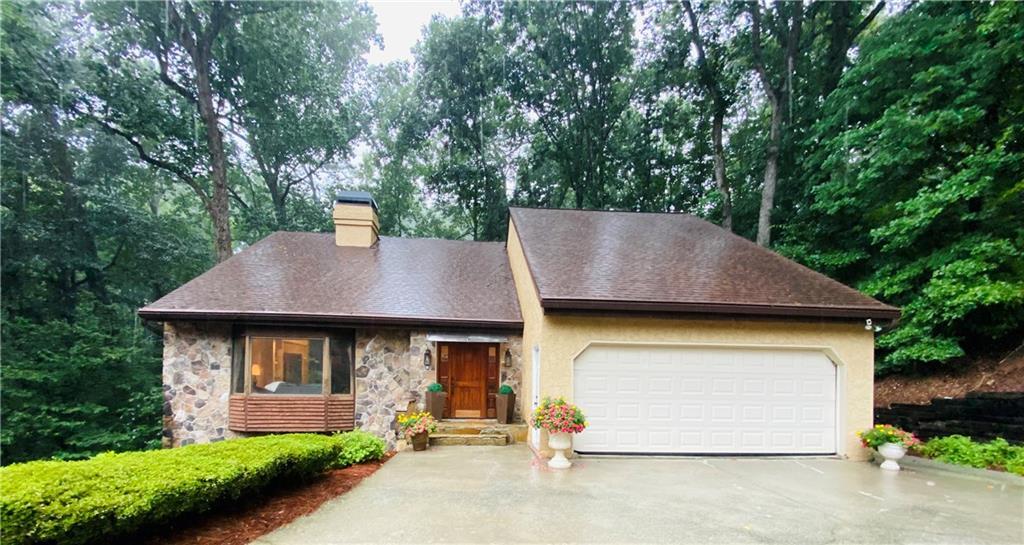 365 Crosstree Ln., Sandy Springs, GA 30328