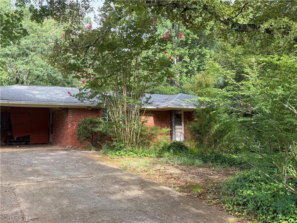 1070 Delmont Ter., Roswell, GA 30075