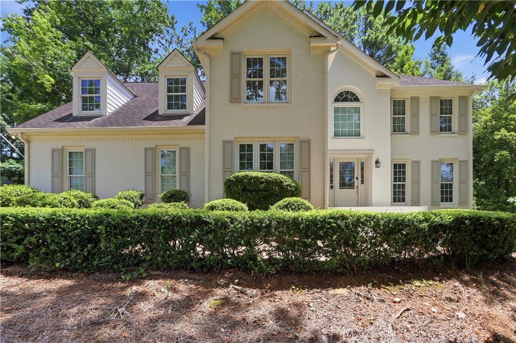 810 Devenish Ln., Roswell, GA 30075