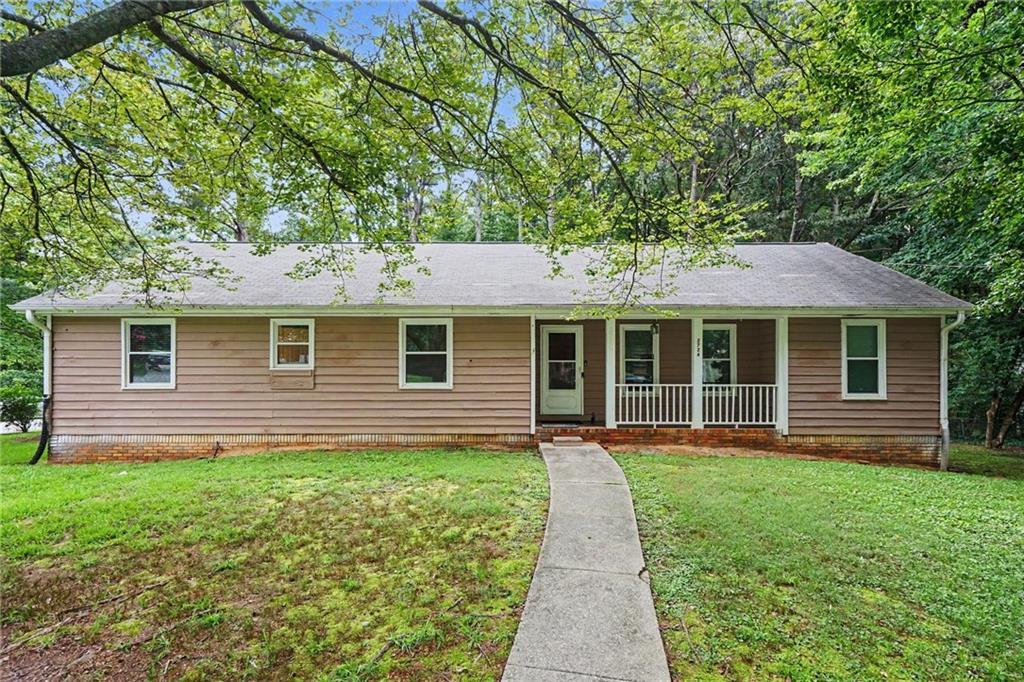2726 Raven Wood Dr., Snellville, GA 30078
