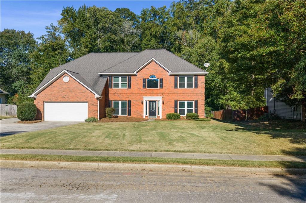 990 Allenbrook Ln., Roswell, GA 30075