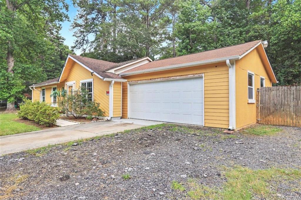 9018 Huntwood Ln., Riverdale, GA 30274