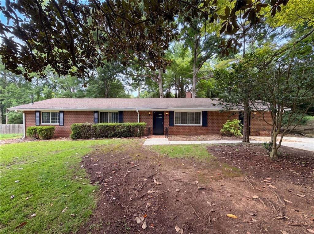 210 Pinewood Ln., Stockbridge, GA 30281