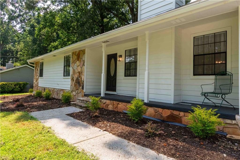 5003 Abbey Ln., Lilburn, GA 30047