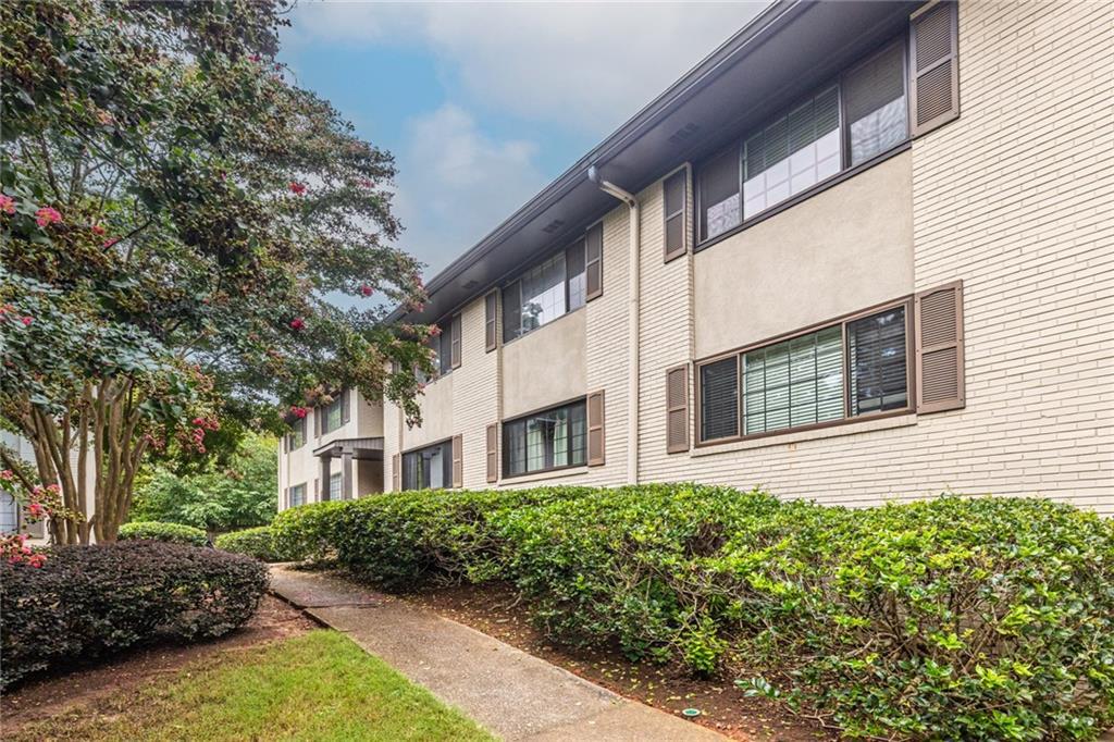 410 Candler Park Dr. #C-6, Atlanta, GA 30307