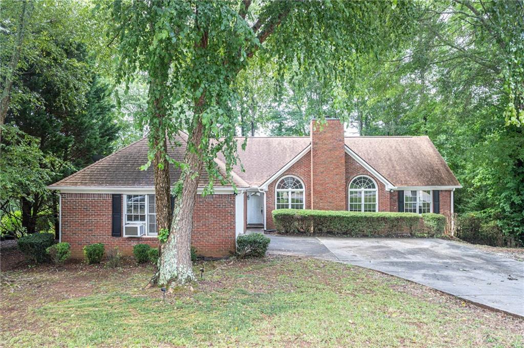 1404 Glenfield Dr., Lawrenceville, GA 30043