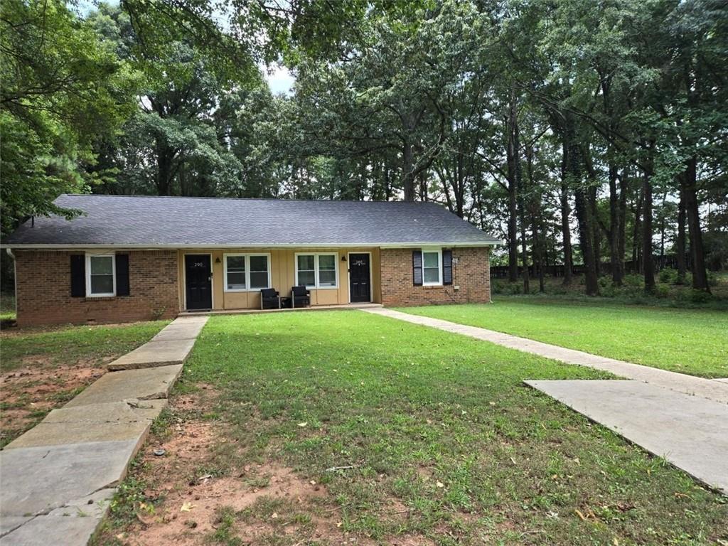 280 Rock Island Ln., Ellenwood, GA 30294