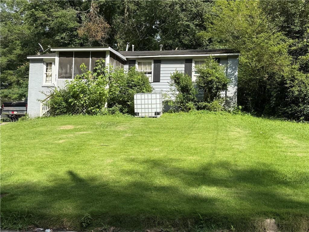 825 Bolton Pl., Atlanta, GA 30331
