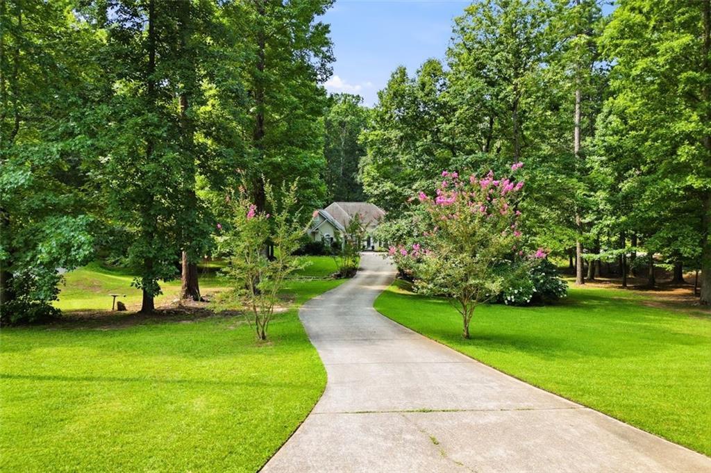 142 Laurel Creek Ct., Carrollton, GA 30117