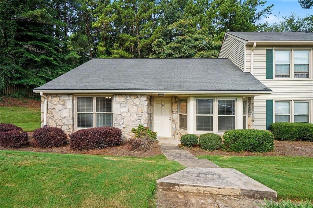 722 Longleaf Dr., Lawrenceville, GA 30046