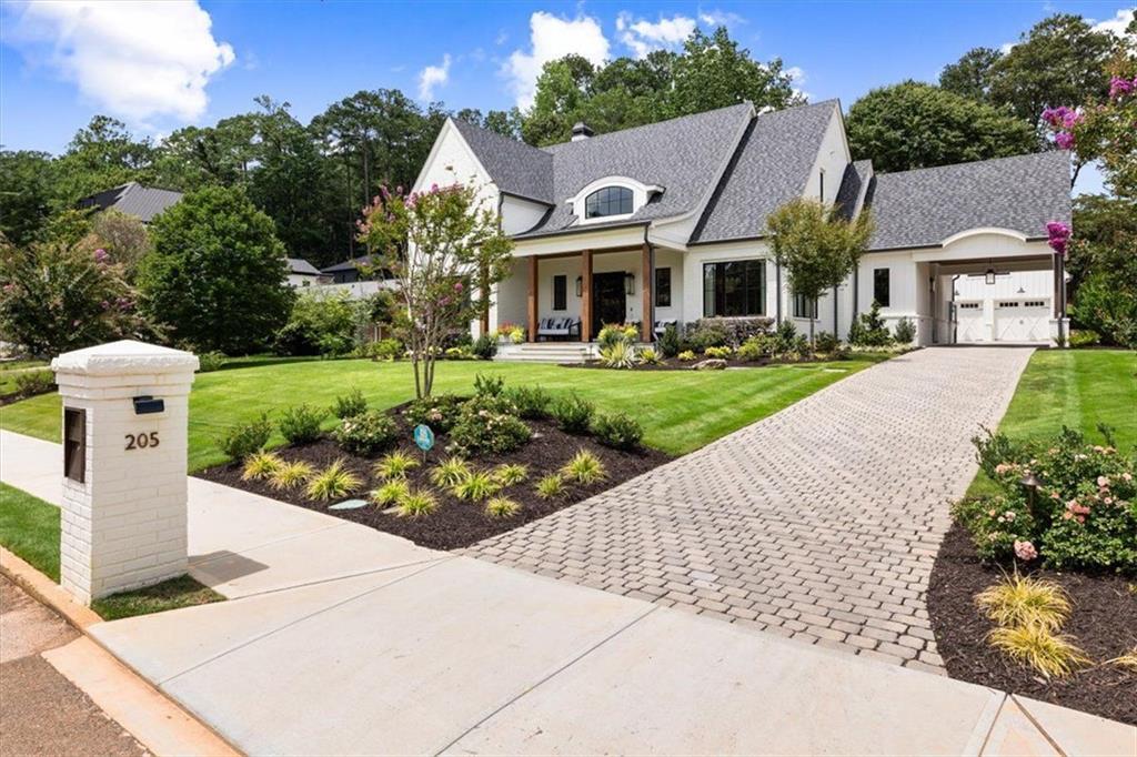 205 Thomas Cir., Roswell, GA 30075
