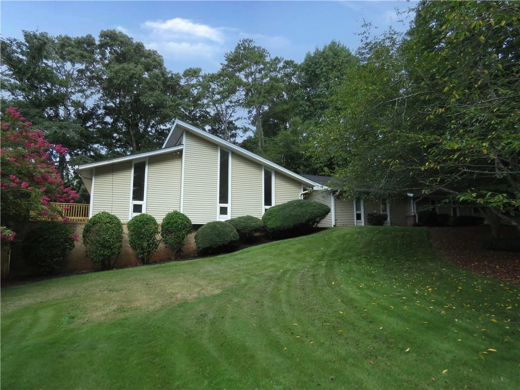2079 Silversmith Ln., Stone Mountain, GA 30087