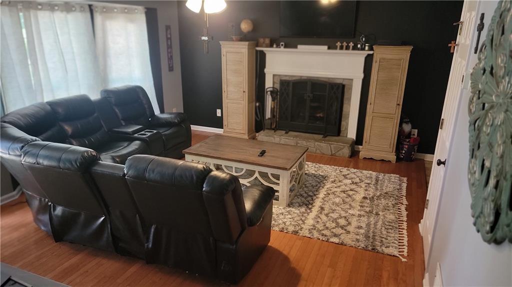 124 Taylors Ln., Carrollton, GA 30117