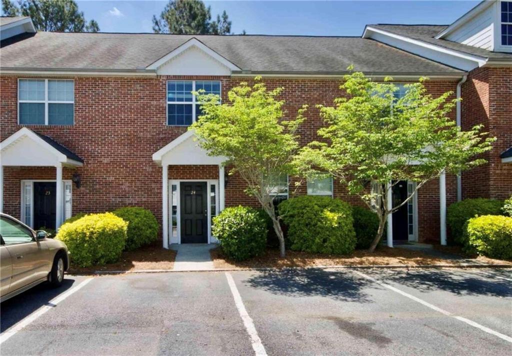 24 Intown Pl., Fayetteville, GA 30214