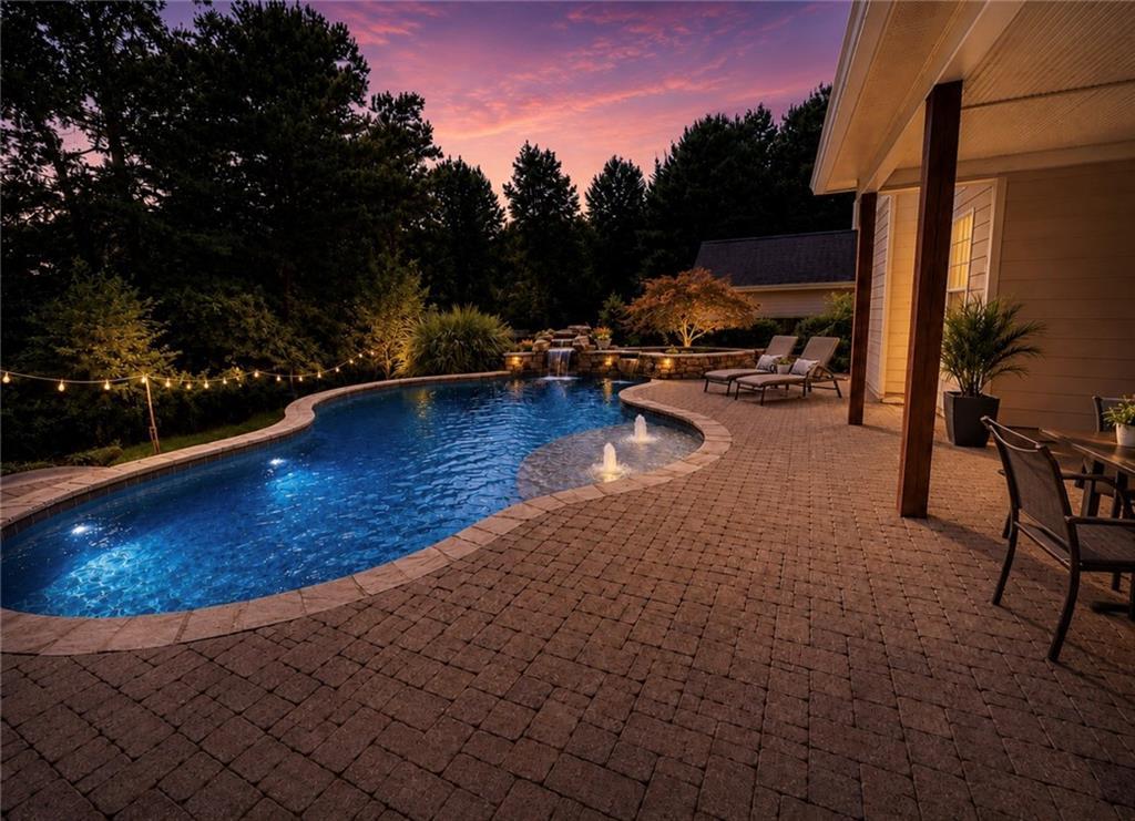 110 Northlake Tr., Canton, GA 30114