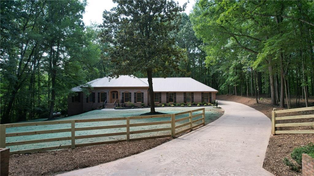 5 Gravitt Dr., Dawsonville, GA 30534