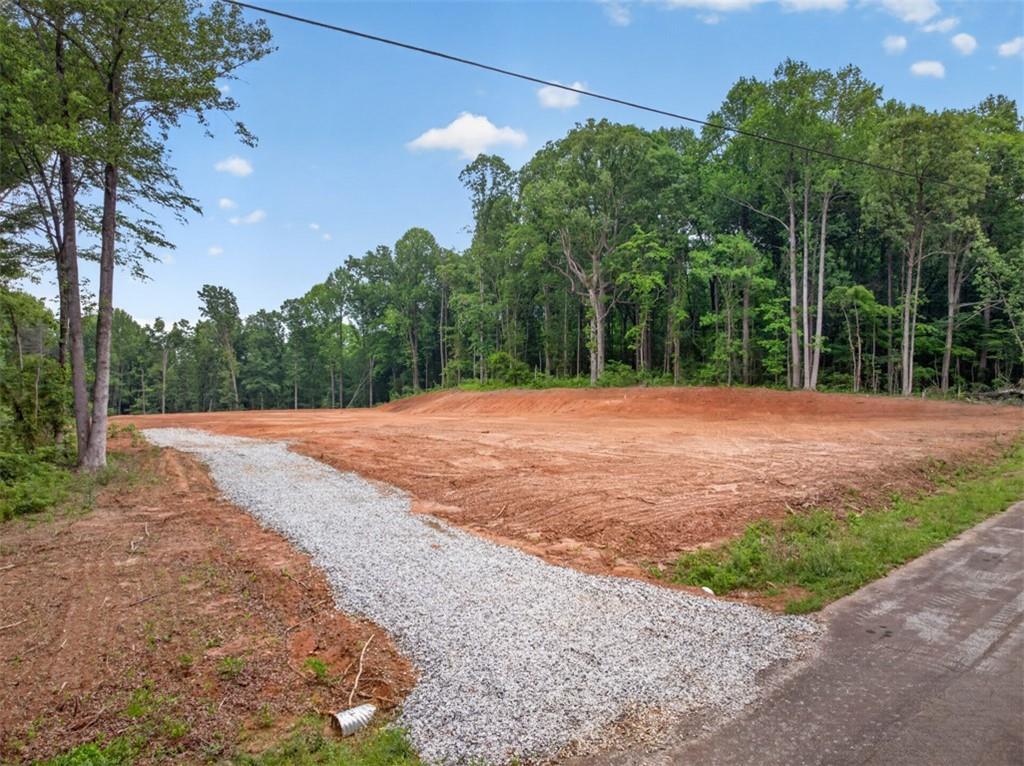 135 Jarrett Ln., Gillsville, GA 30543