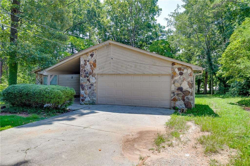 900 Pawnee Pl., Lilburn, GA 30047