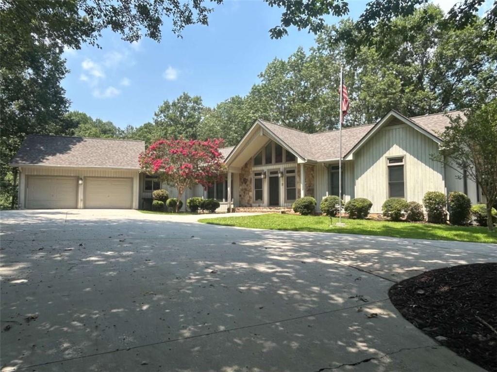 156 Thundering Waters Dr., Cornelia, GA 30531
