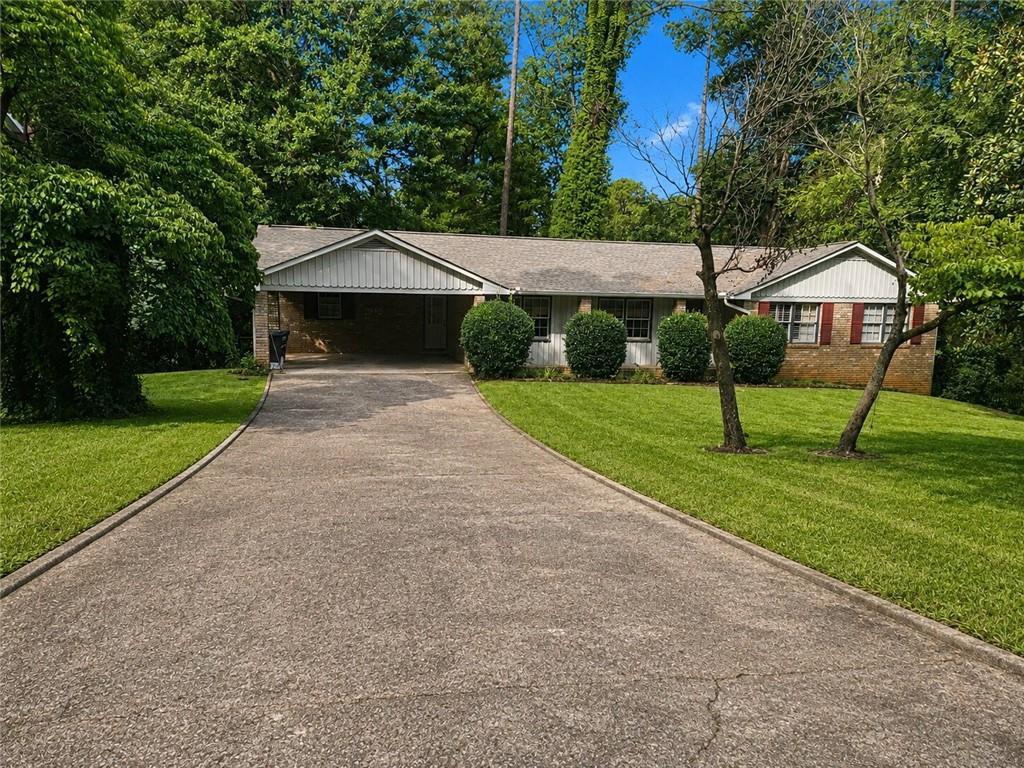 897 Hearthstone Dr., Stone Mountain, GA 30083