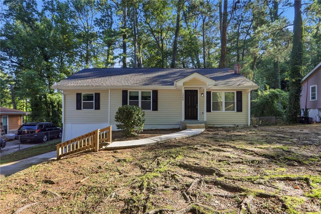 1393 Northwest Dr., Atlanta, GA 30318