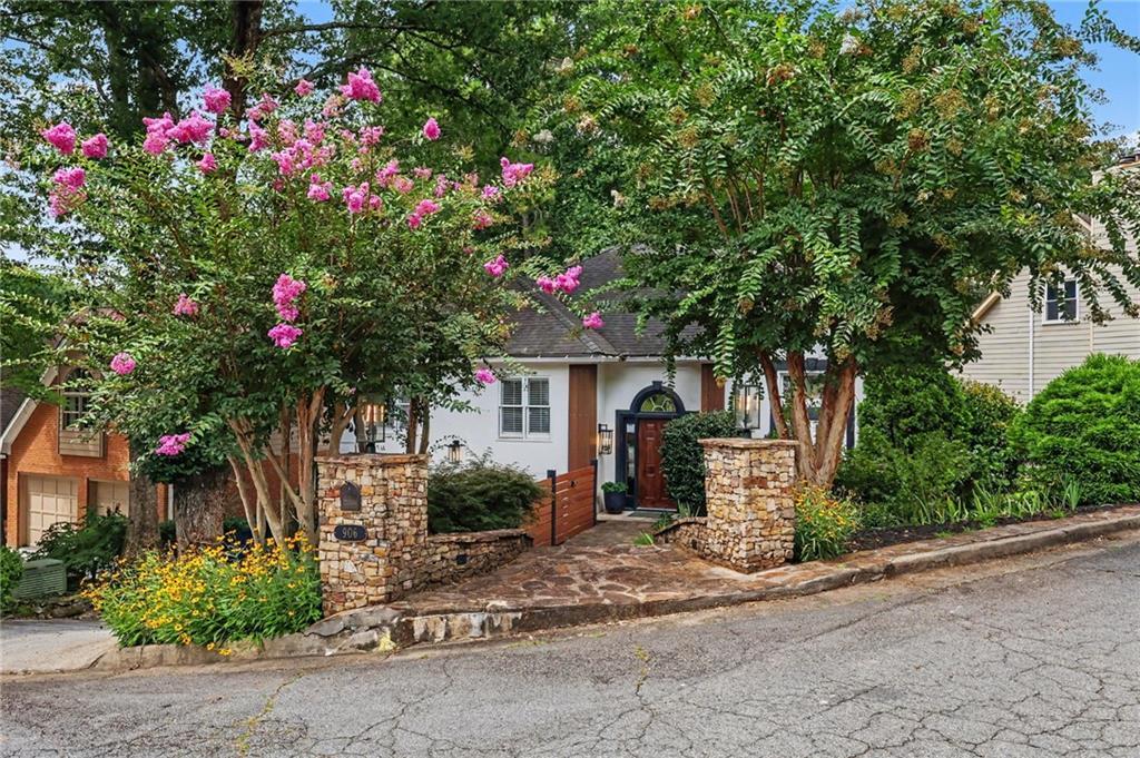 906 Heritage Pl., Decatur, GA 30033
