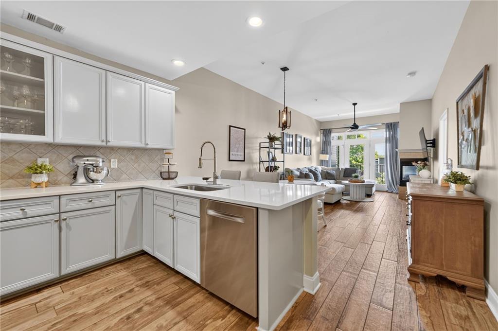 210 Creek View Ln. #201, Roswell, GA 30075