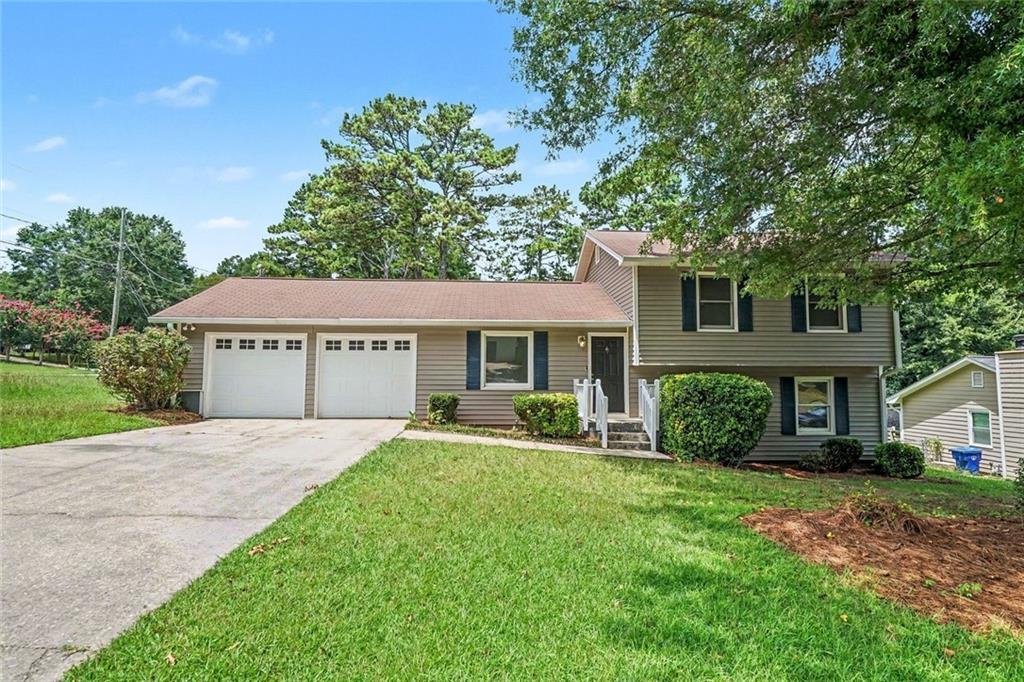 220 Summer Pond Tr., Lawrenceville, GA 30046