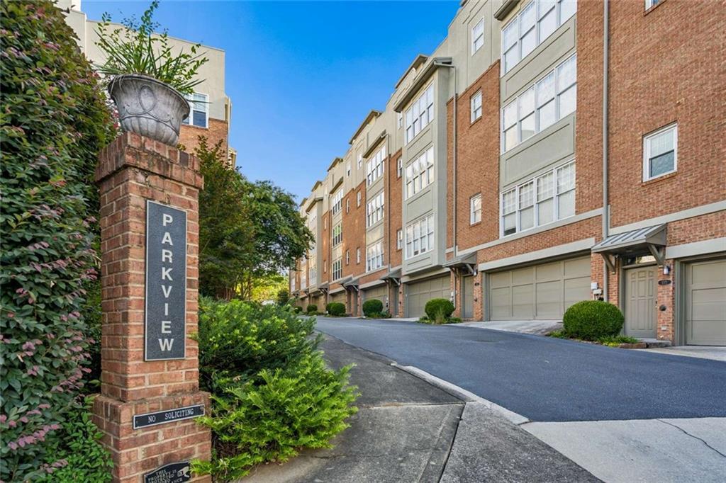 1380 Parkview Ln., Atlanta, GA 30324