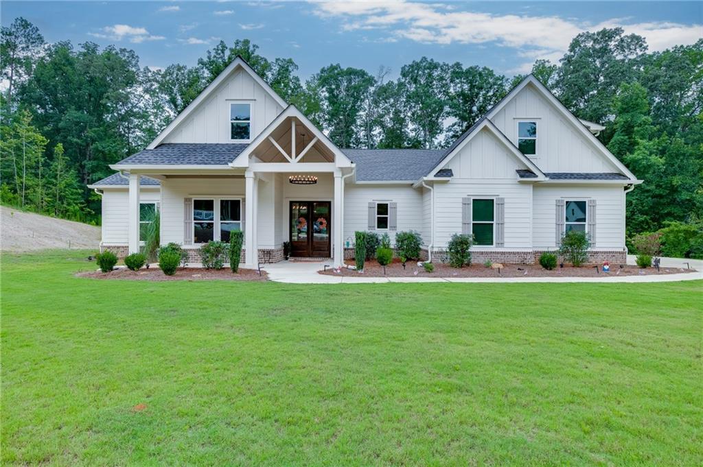 1077 Riverstone Dr., Social Circle, GA 30025
