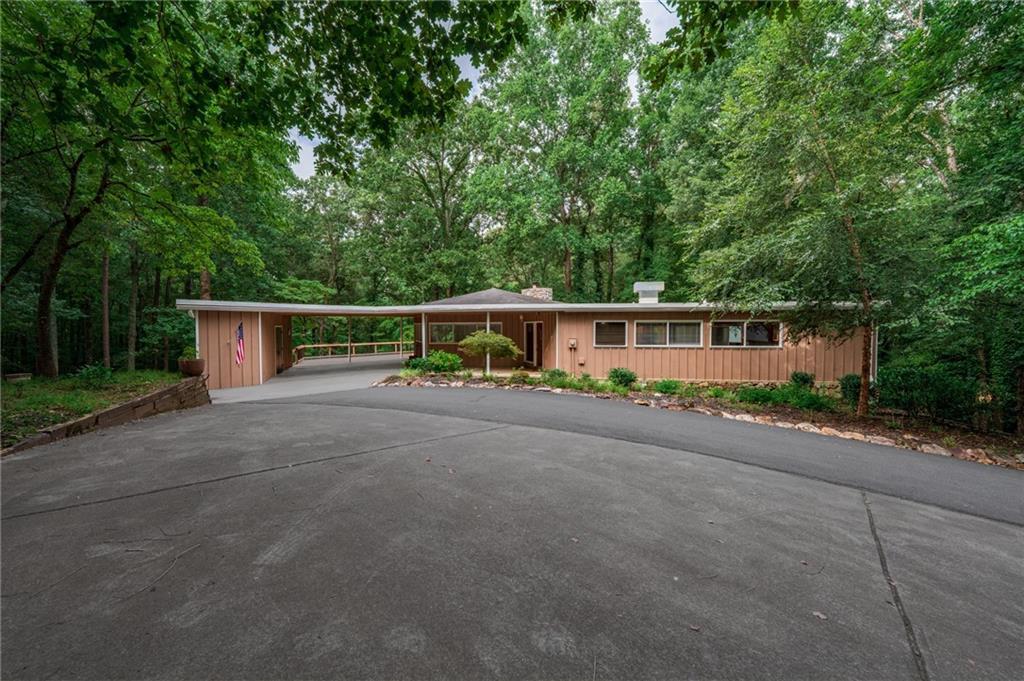 644 Mark Tr., Woodstock, GA 30188