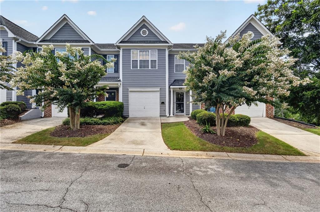 6647 Splashwater Dr., Flowery Branch, GA 30542