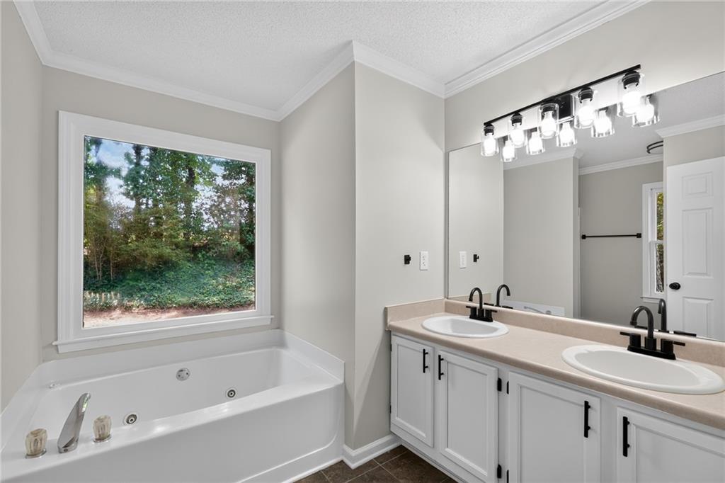 106 Crown Forest Dr., Mcdonough, GA 30252