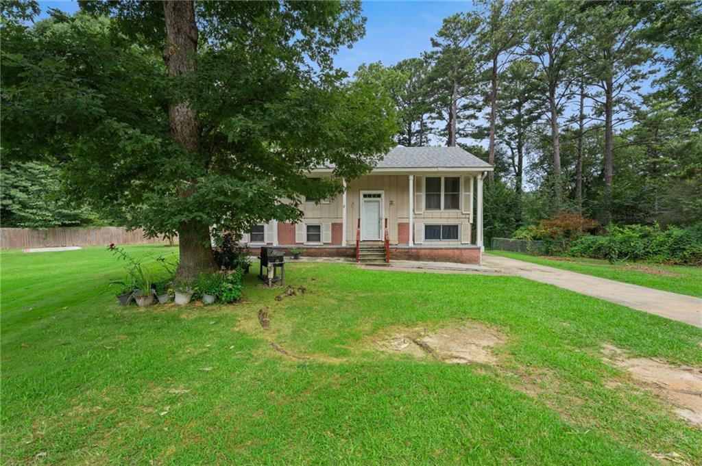 1140 Pineglen Dr., Riverdale, GA 30296