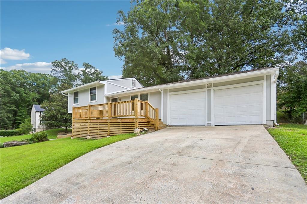 3020 Forestside Ln., Atlanta, GA 30349