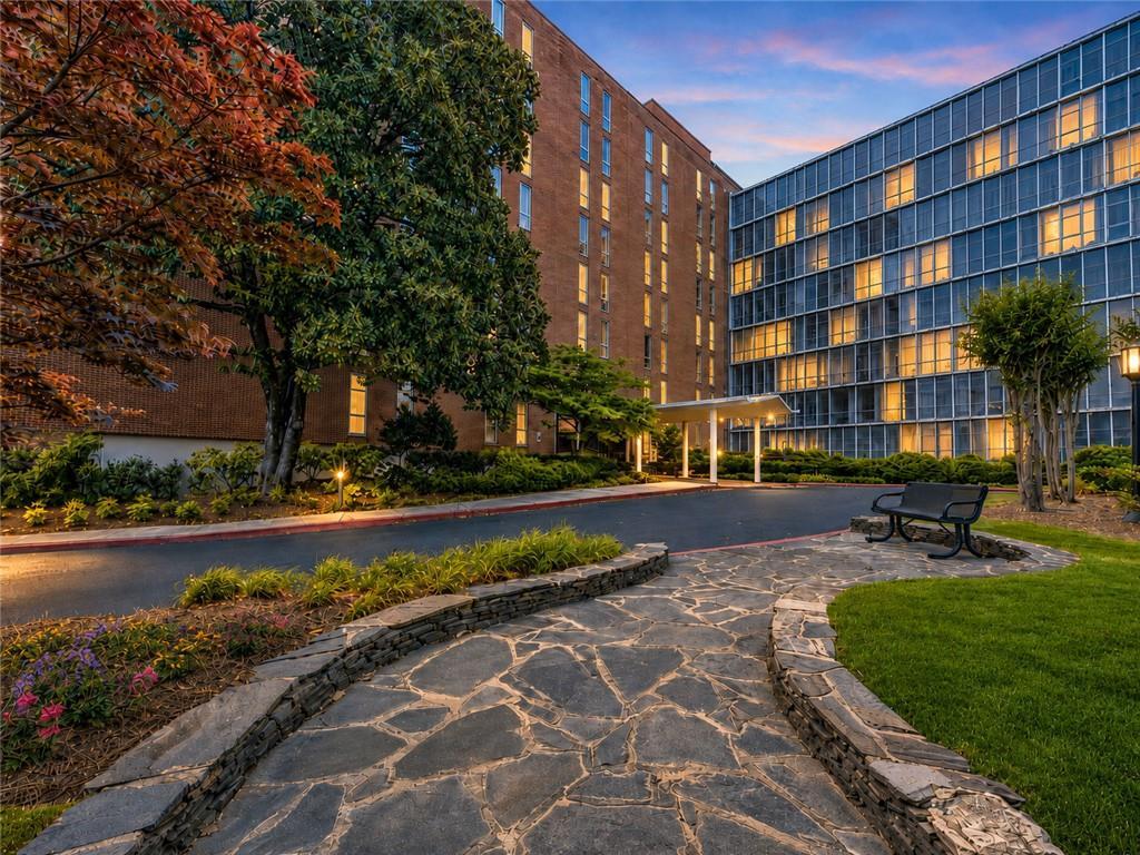 3060 Pharr Court North #302, Atlanta, GA 30305