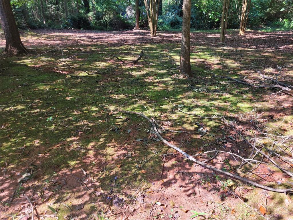 37 Knottywood Dr., Lavonia, GA 30553