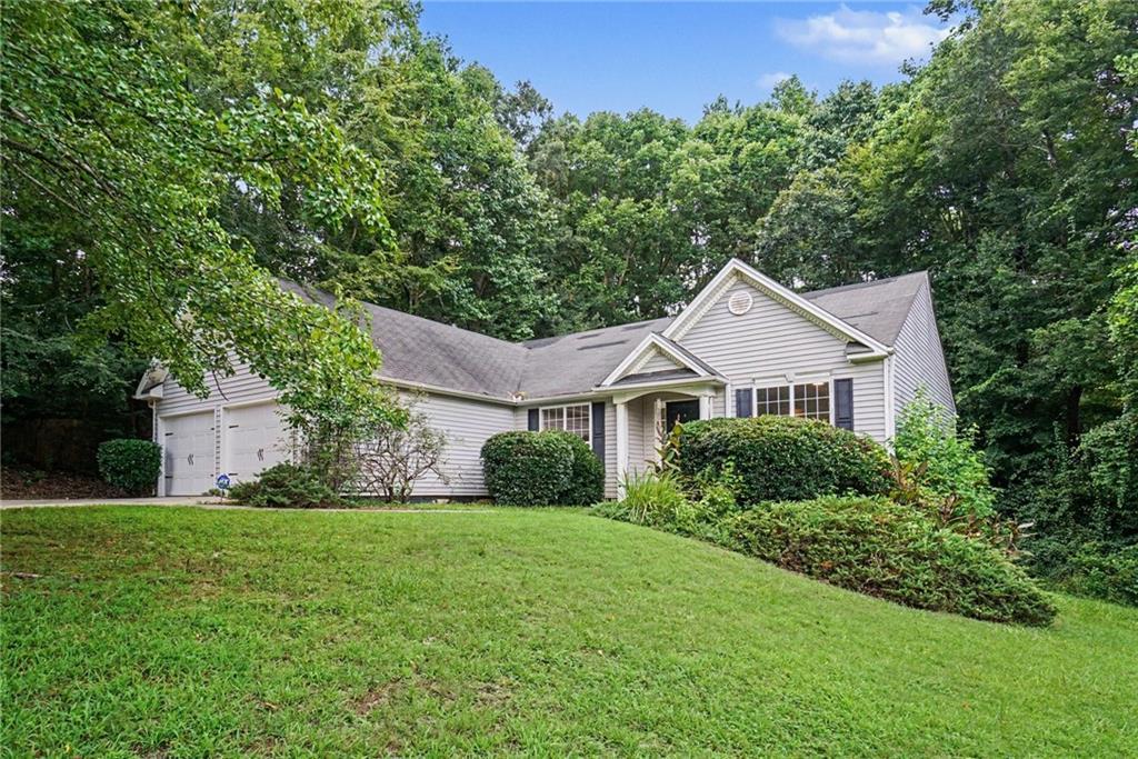 245 London Ln., Hiram, GA 30141