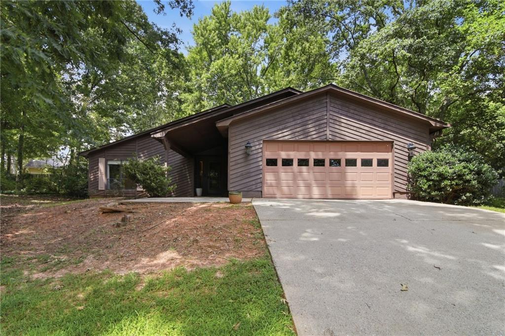 3768 Creekstone Dr., Peachtree Corners, GA 30092